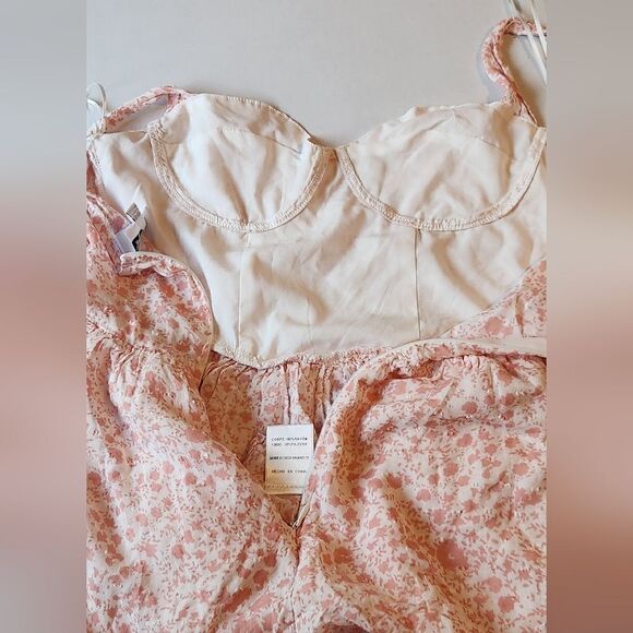 Sky To Moon Pink Floral Halter Romper Size Small - Picture 10 of 15